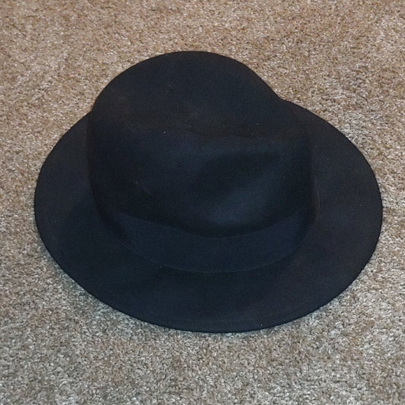 Fedora - Picture 1 of 5